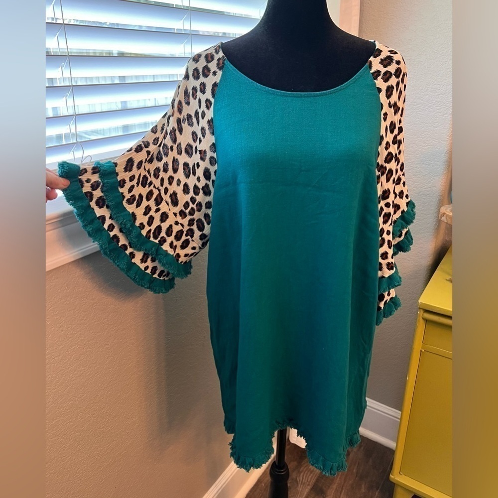 Umgee women's turquoise w/ leopard print fringe hem tunic. Linen, cotton blend.